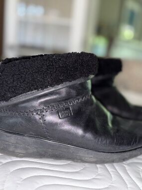 FitFlop Sheepskin-Lined Ankle Boots – Women's Size 11, Gently worn